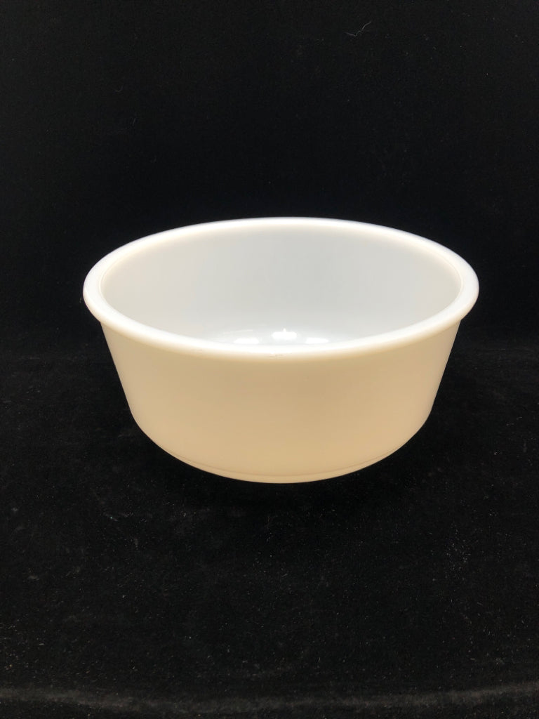 VTG MILK GLASS MIXING BOWL.