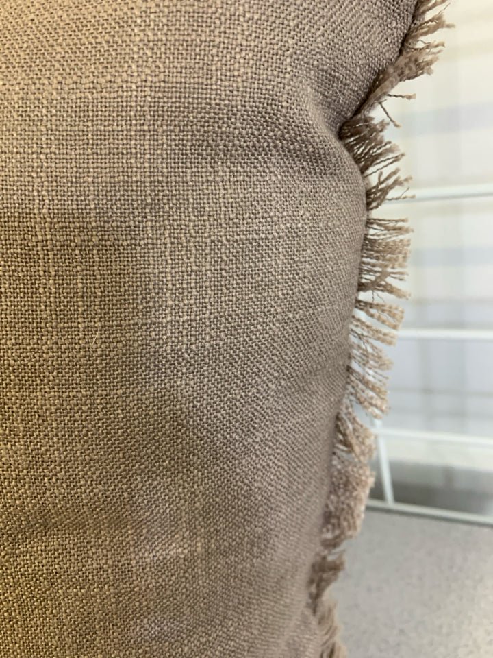 LIGHT MAUVE PILLOW W/FRINGE.