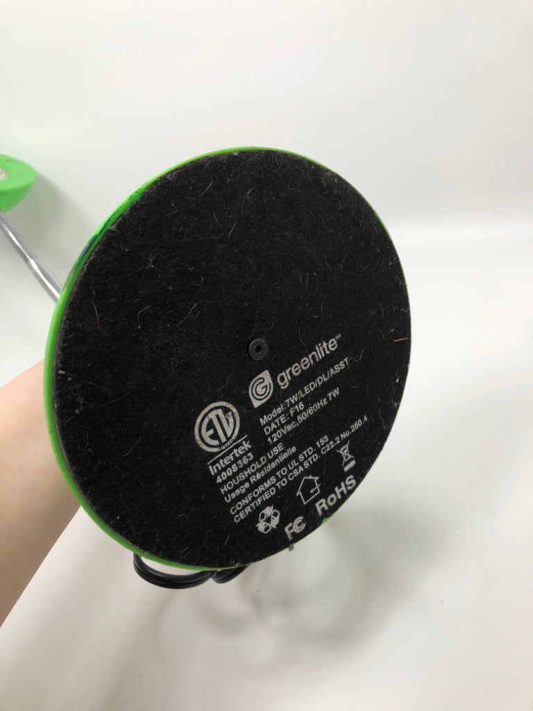 GREEN ADJUSTABLE DESK LAMP.