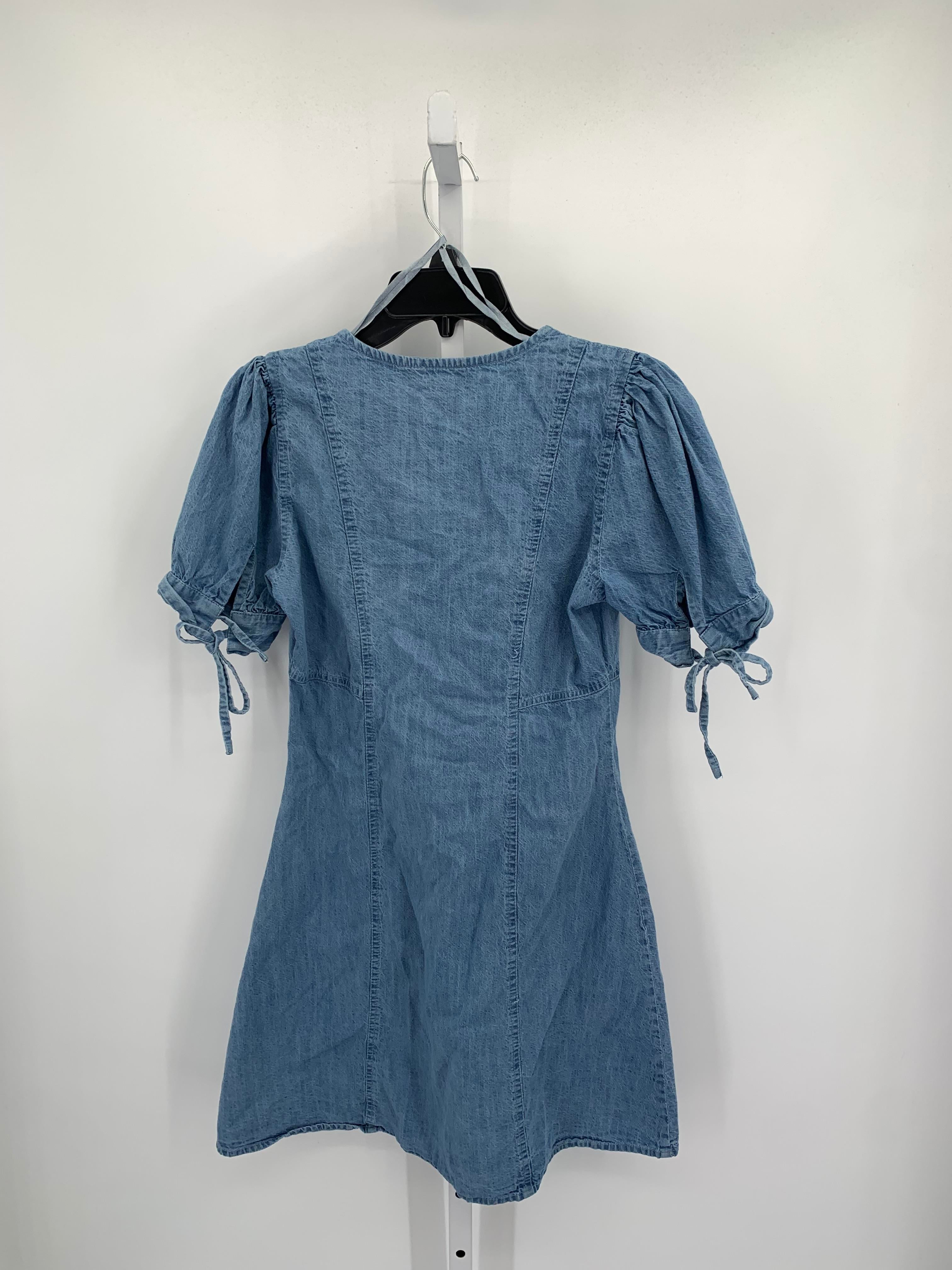 Size Medium Juniors Short Sleeve Dress