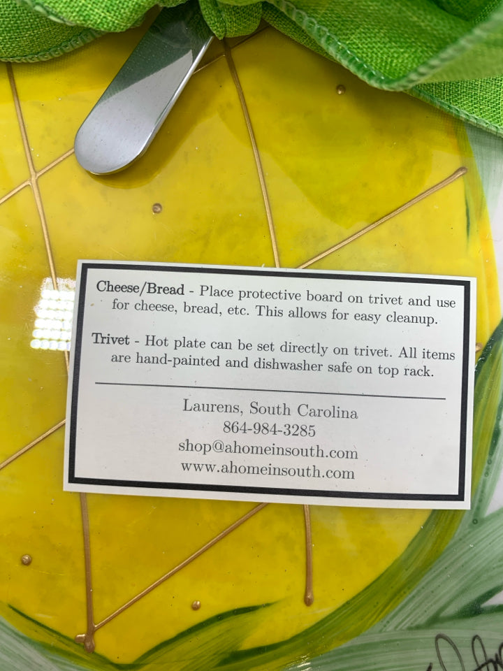 PINEAPPLE TILE CHEESE BOARD W/SPREADER.