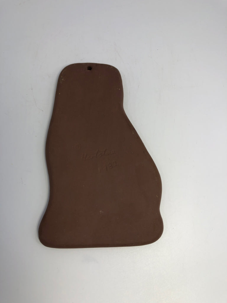 VTG TERRA COTTA CAT SHAPED COOKIE PRESS.