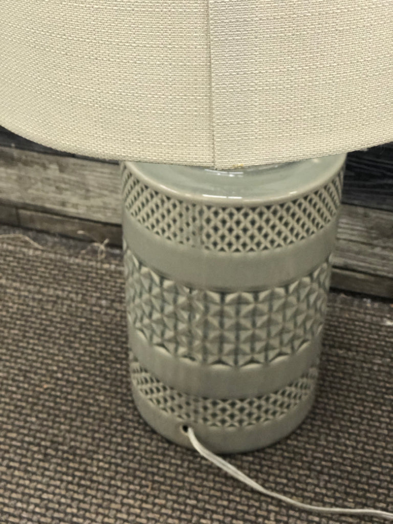 GREY CERAMIC TEXTURED LAMP W/ TAN SHADE.