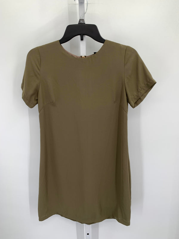 Size Small Misses Short Sleeve Dress