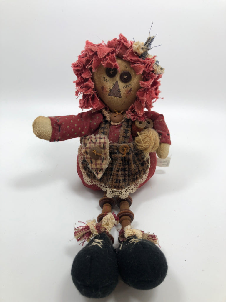 PRIMITIVE RAGGEDY ANNE DECOR.