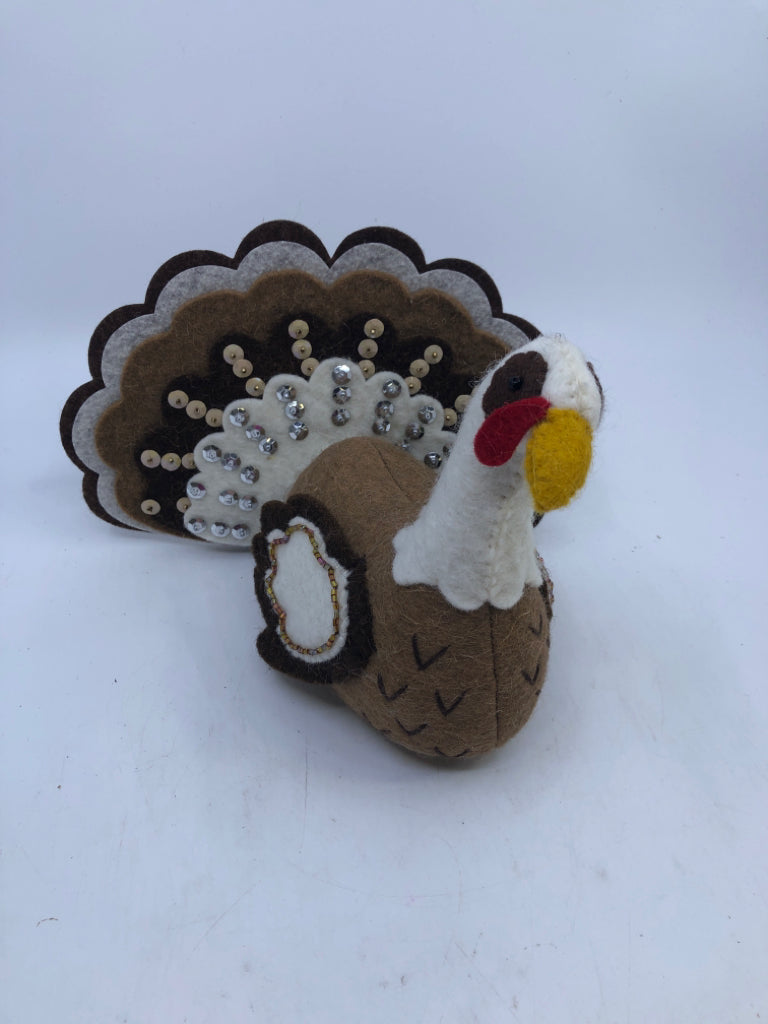 FELT TURKEY DECOR.