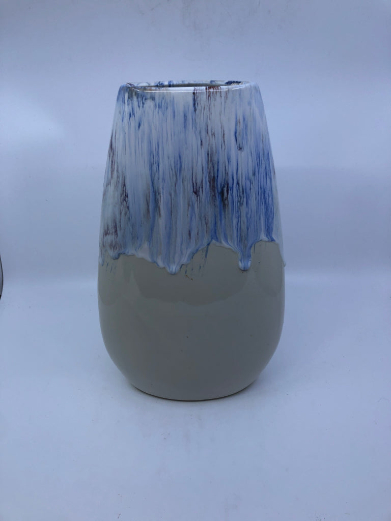 WIDE CREAM DRIP VASE W BLUE.