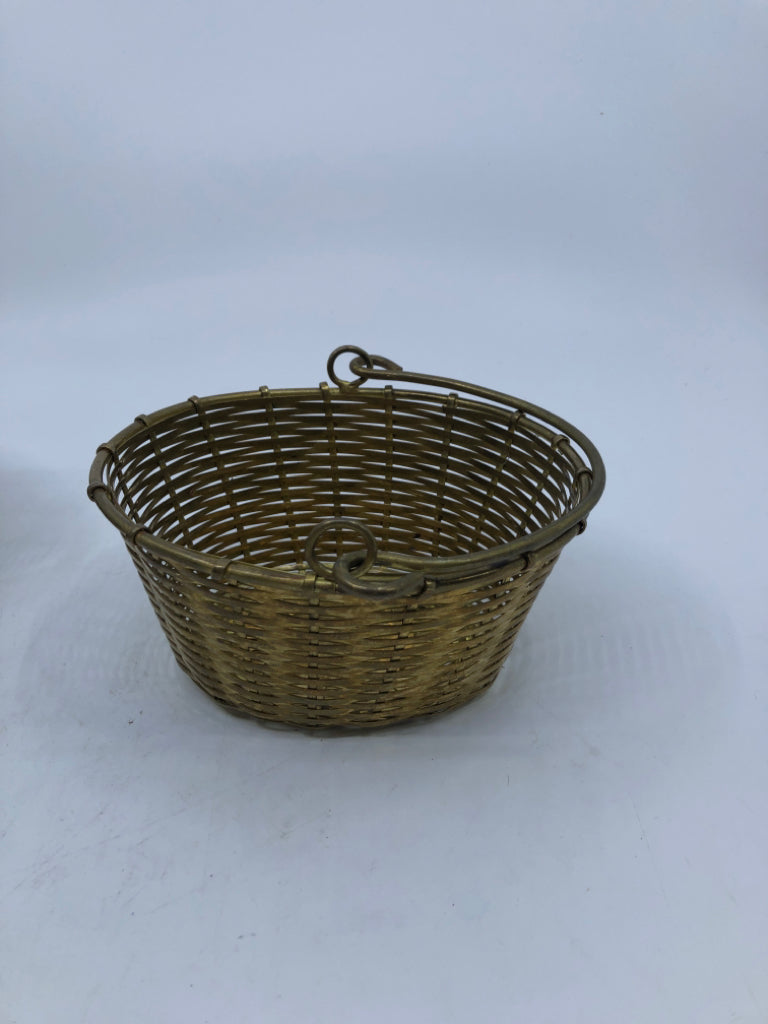 3 GOLD METAL BASKETS W/HANDLES.