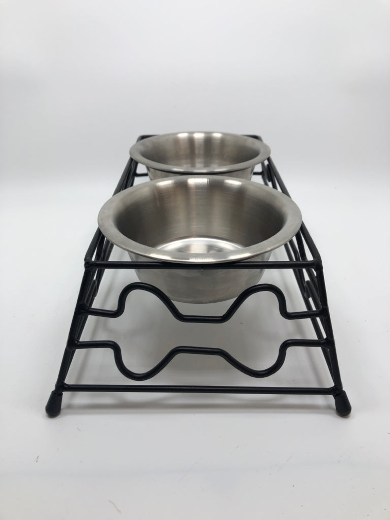 2 METAL PET FOOD DISH IN BLACK METAL STAND.