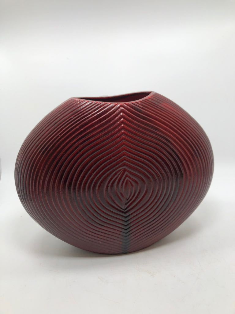 SWIRL TEXTURED RED VASE.