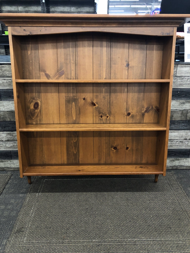 LIGHT WOOD 3-SHELF WALL HUTCH.