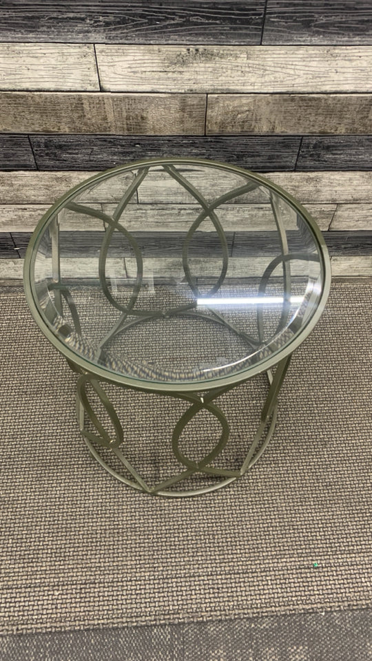 2PC ROUND GLASS STACKING TABLES W/METAL LEGS.