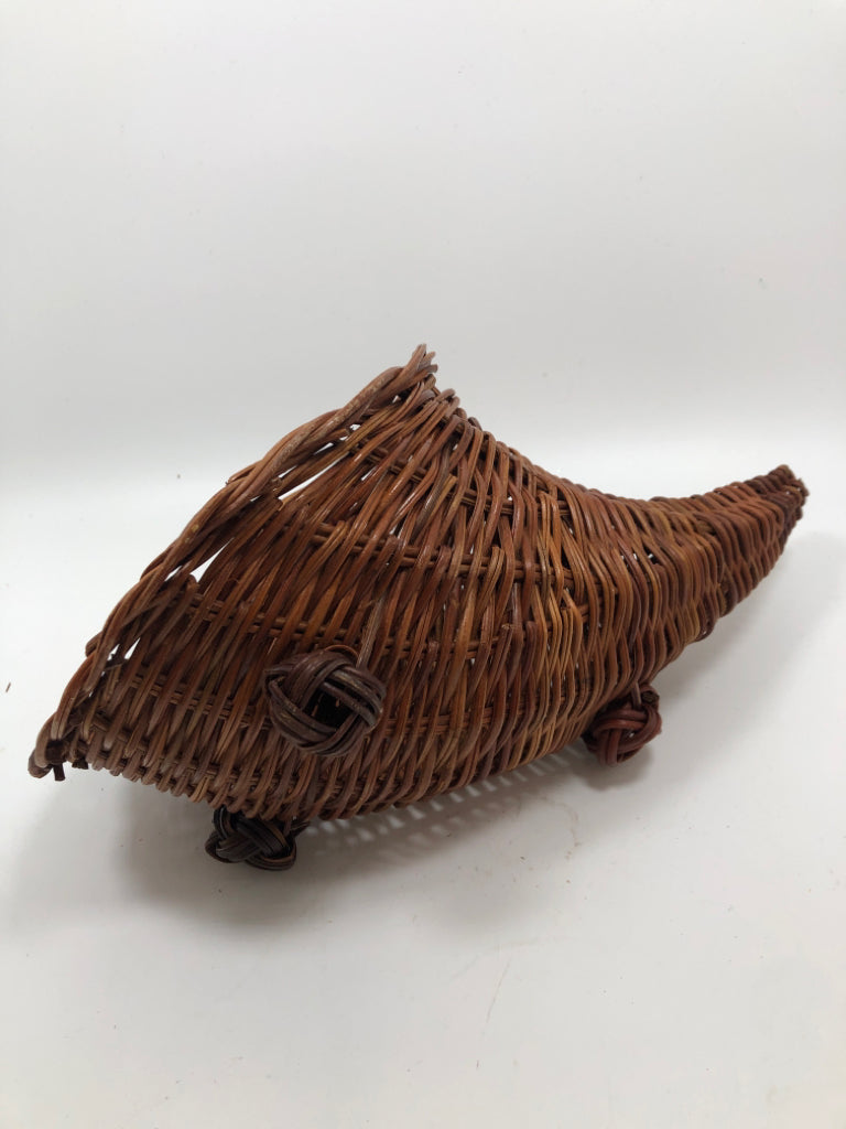 DARK BROWN WICKER CORNUCOPIA.
