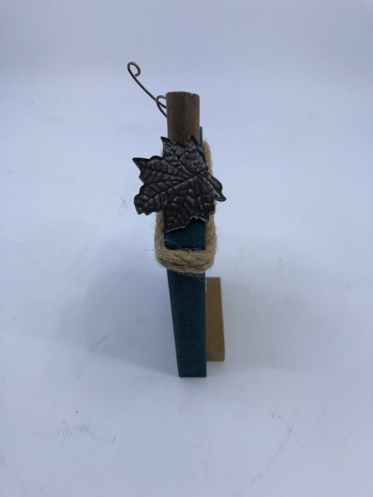 TEAL WOOD PUMPKIN "GRATEFUL".