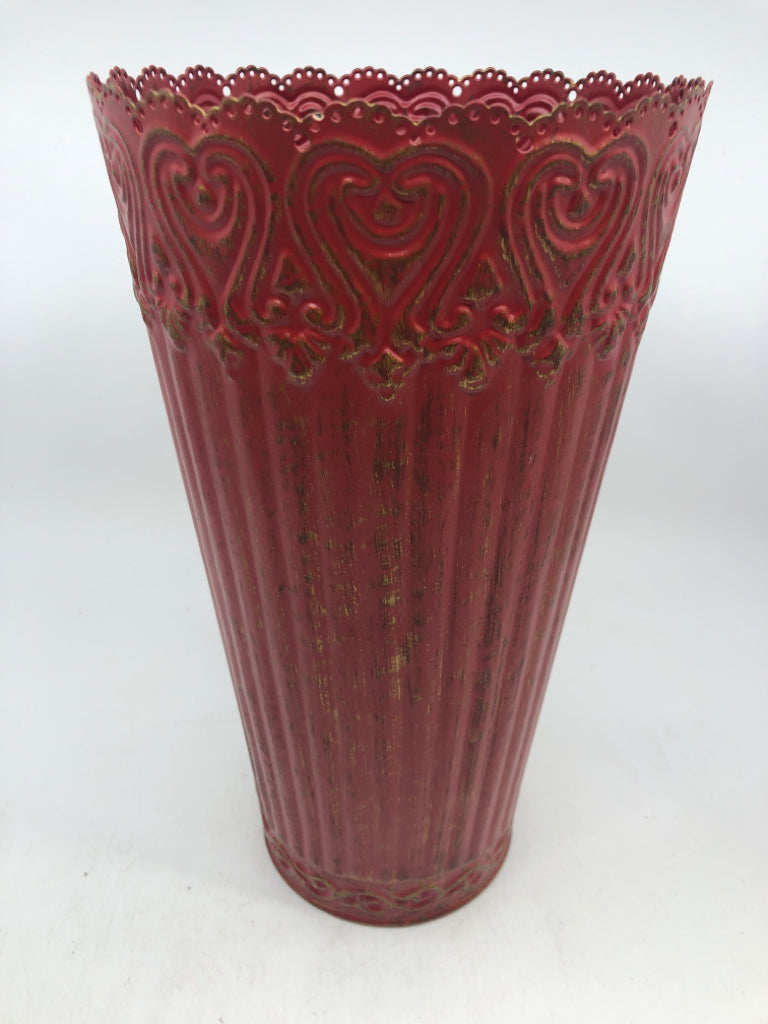 DISTRESSED RED METAL VASE W/ GOLD DETAIL.