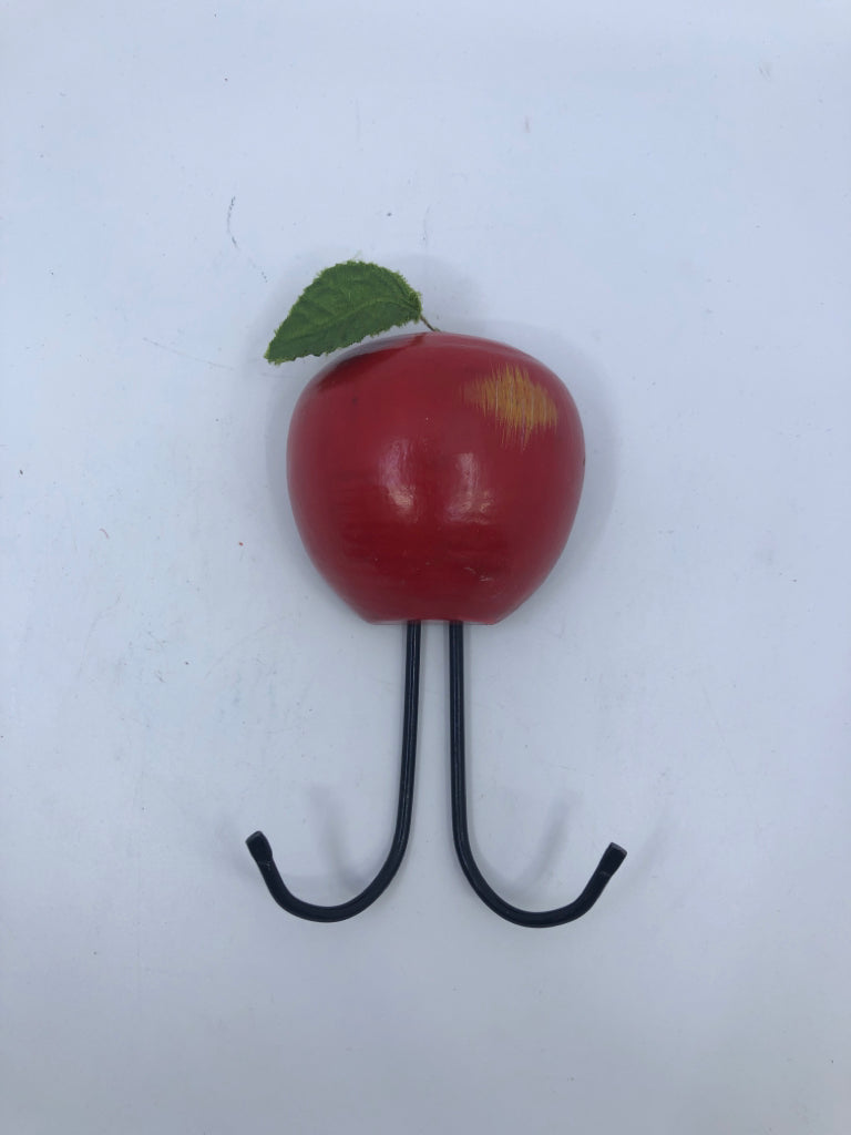 SMALL APPLE W 2 HOOKS WALL HNAGING.