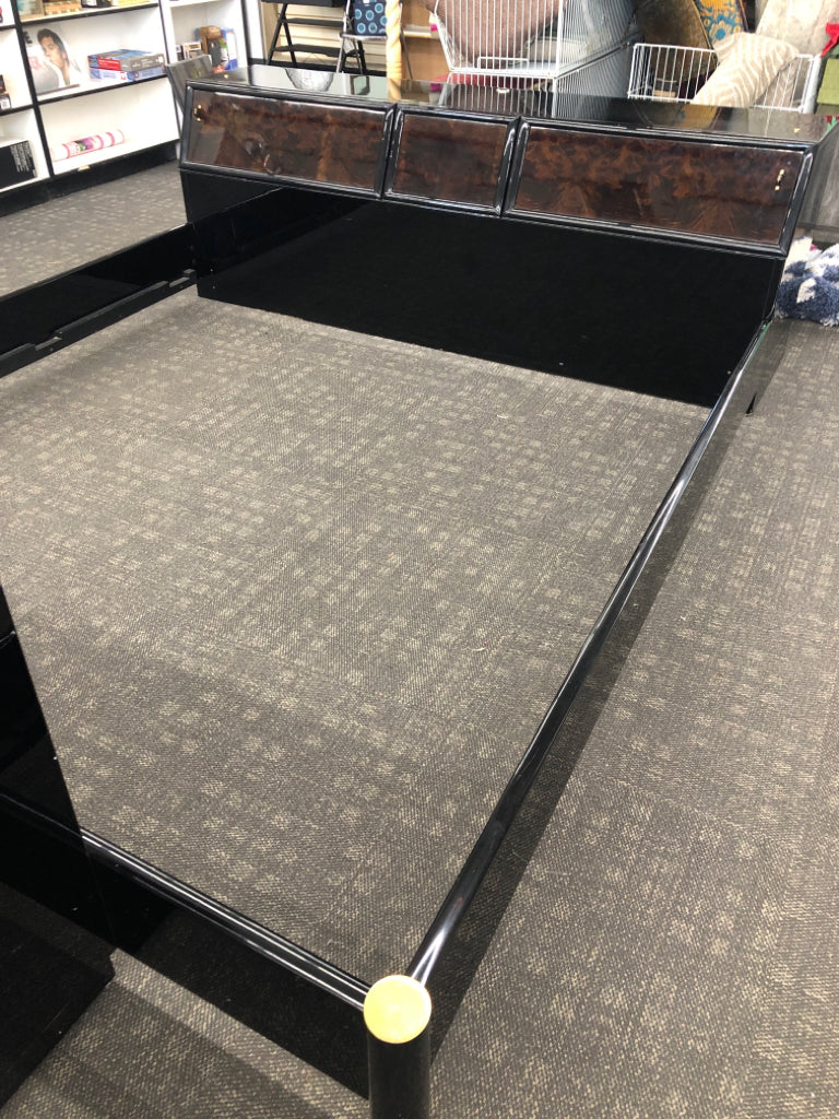 VTG BLACK W/BROWN BURLWOOD BED FRAME AND 2 DRAWERS W/PLUG.