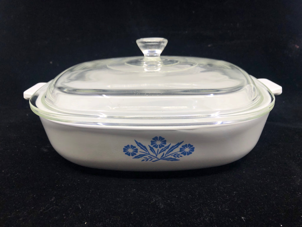 SHALLOW COVERED BAKING DISH W BLUE FLORAL.