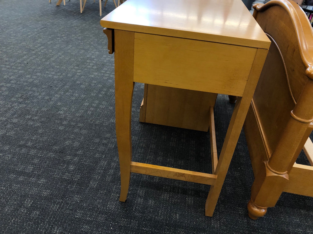 YOUNG AMERICA STUDENT DESK.