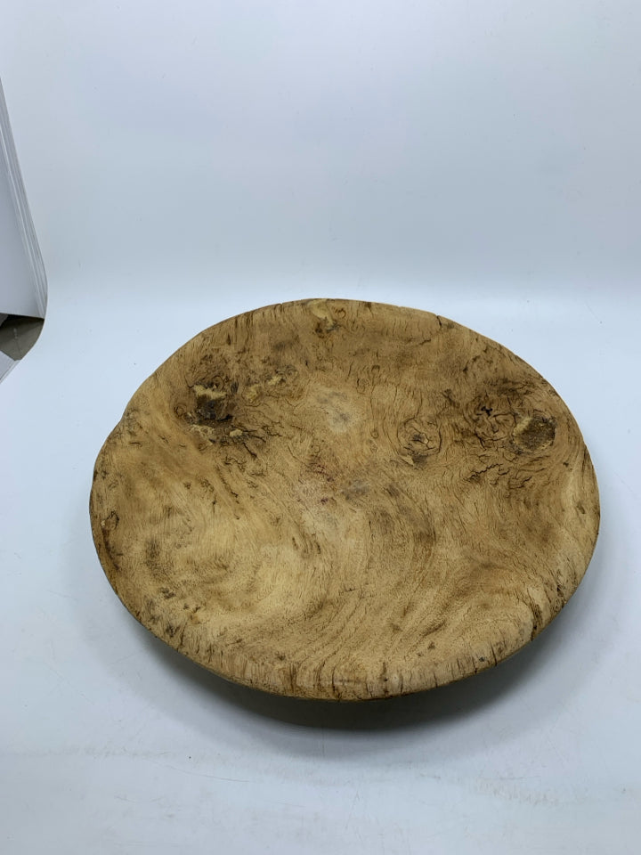 LARGE FOOTED RAW WOOD CENTERPIECE.