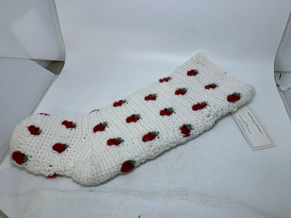 NWT WHITE KNIT W/ STRAWBERRIES STOCKING CUPCAKES AND CASHMERE.