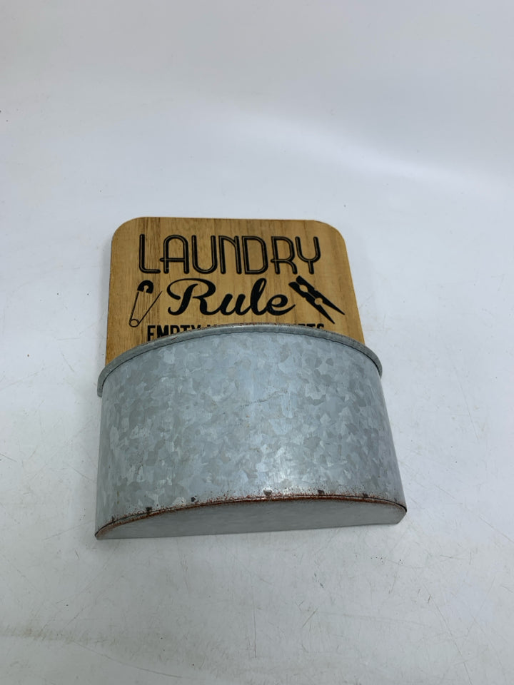LAUNDRY RULE WOOD/GALVANIZED BUCKET.