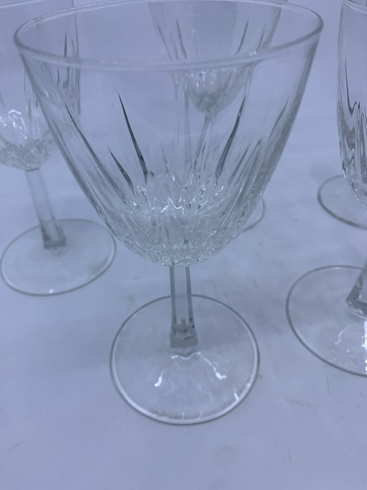 6 SHORT CLEAR WINE GLASSES W/ RIBBED BASE.