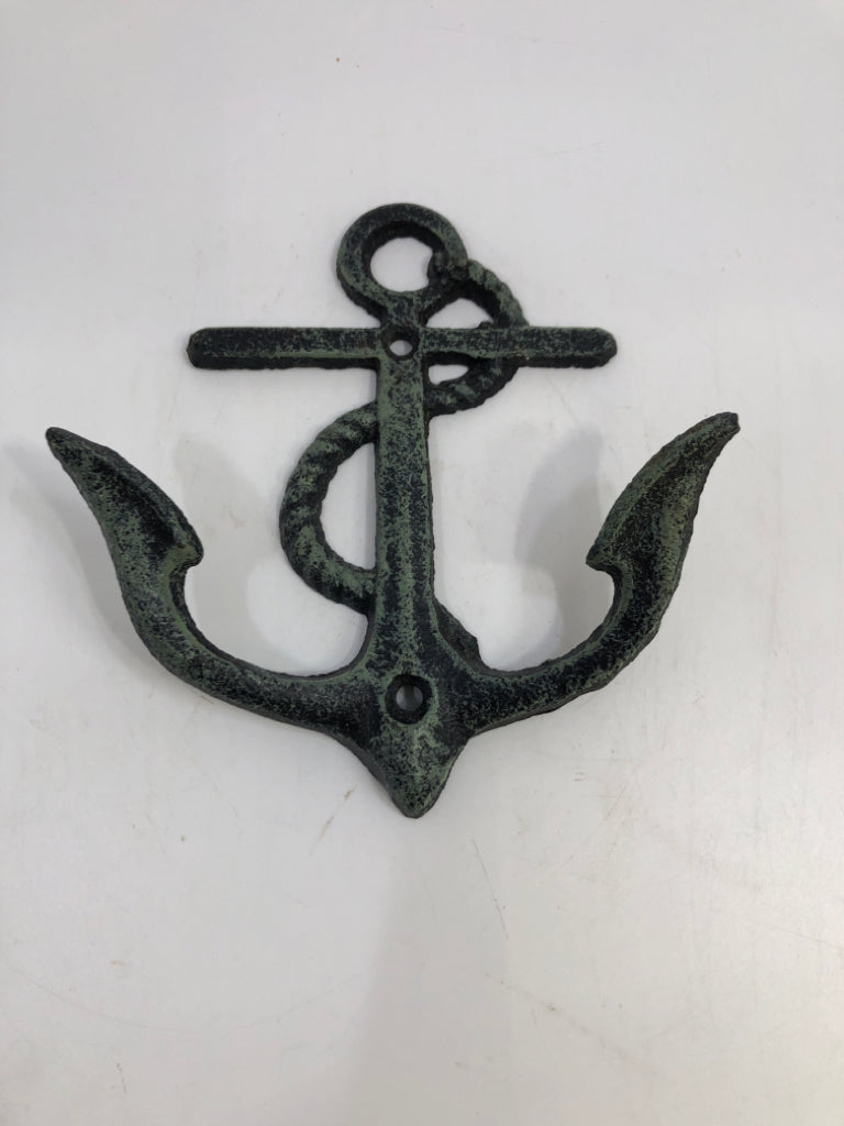 DISTRESSED METAL ANCHOR WALL HOOK.