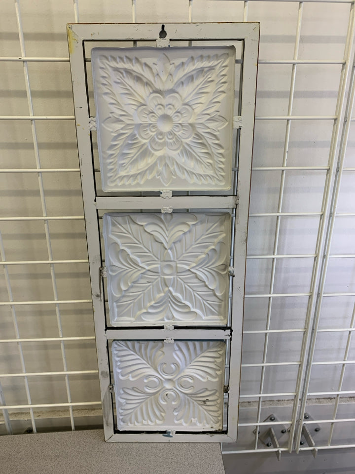 METAL GREEN TEXTURED TILE WALL HANGING.