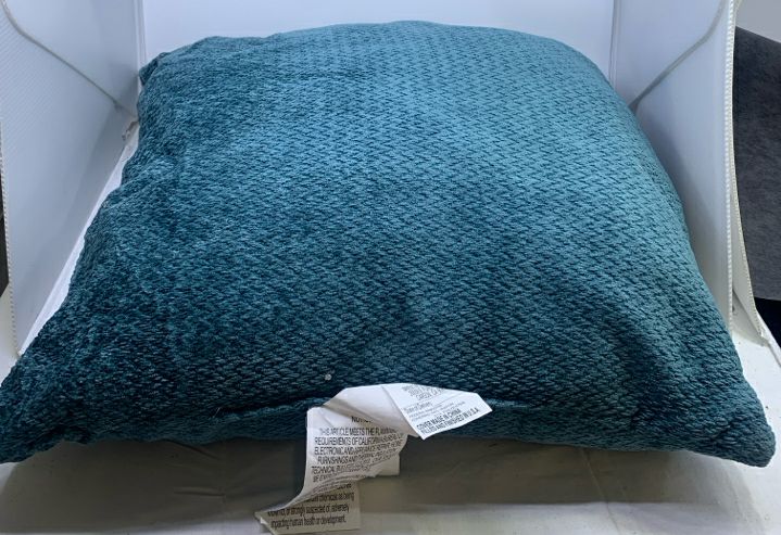 TEAL SQUARE PILLOW.