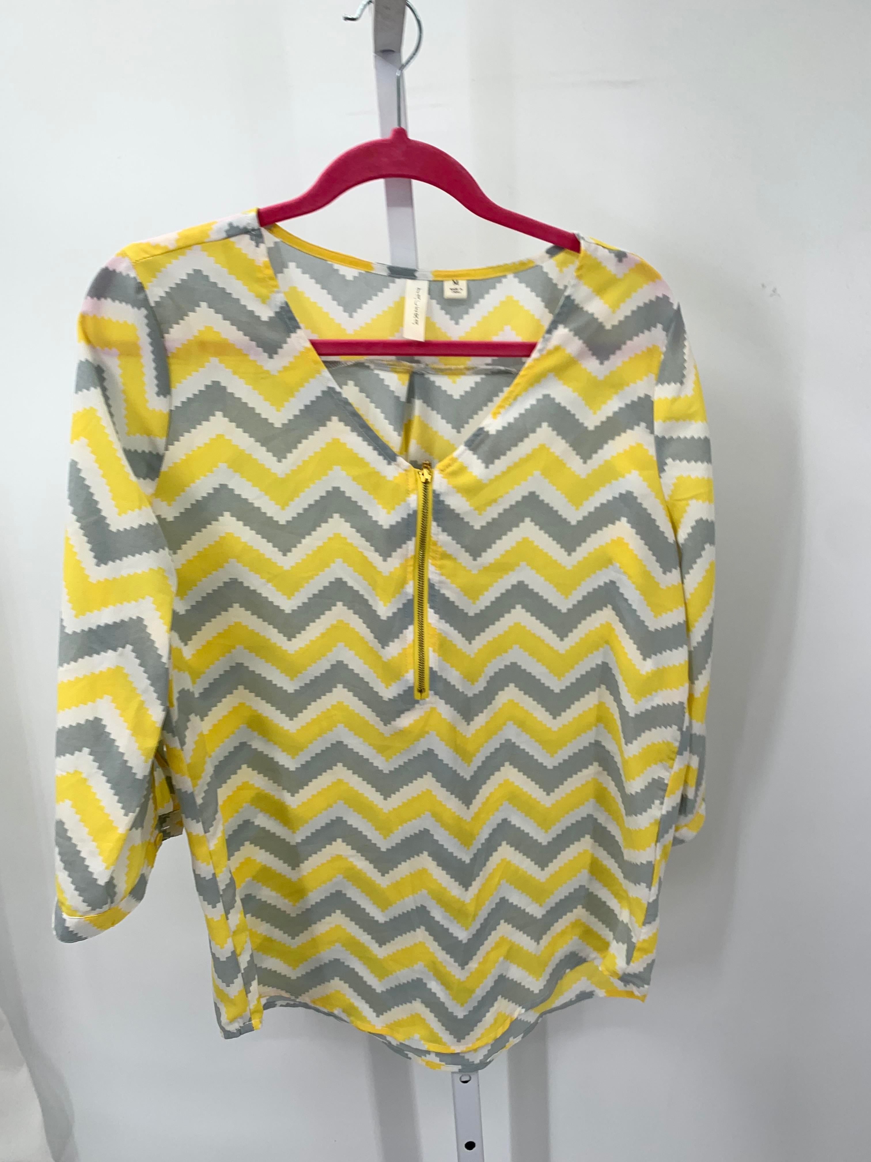 Size Medium Misses 3/4 Sleeve Shirt
