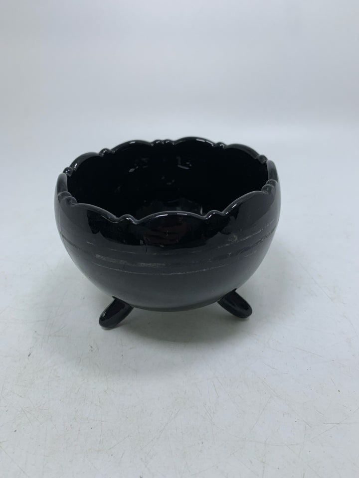 VTG 3 FOOTED BLACK GLASS BOWL.