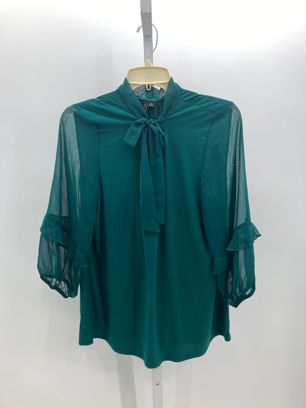 Size Small Misses 3/4 Sleeve Shirt