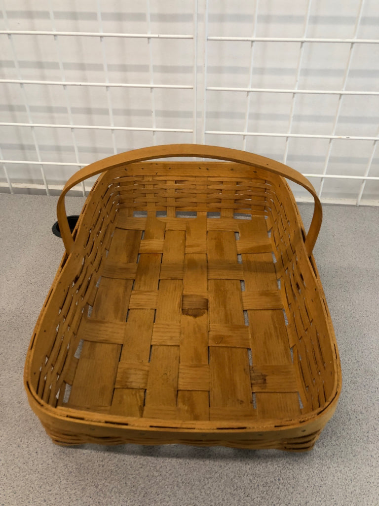 SHALLOW WOVEN BASKET W/WOODEN HANDLE.