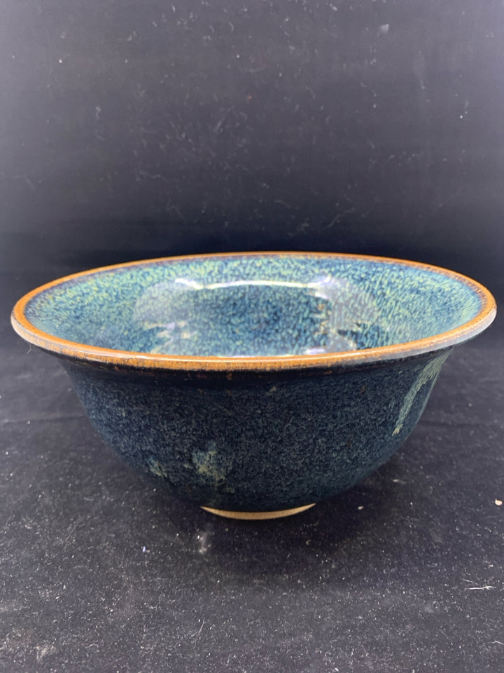 SPECKLED DARK BLUE POTTRY BOWL.