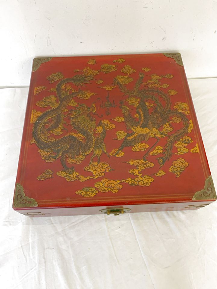 VTG 2 PC ASIAN STYLE GAME BOARD GAME SET.