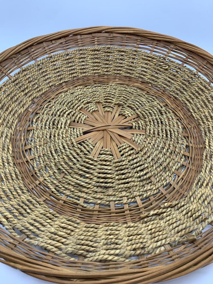 ROUND WOVEN AND TWINE BASKET TRAY.