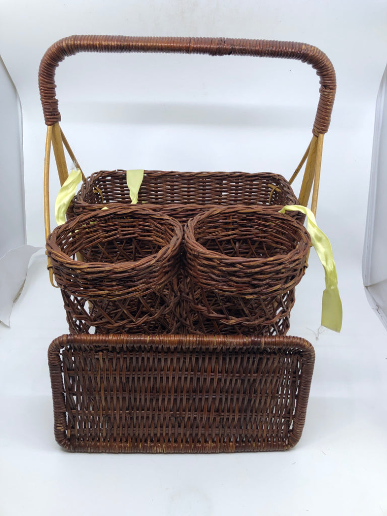 PICNIC WINE BASKET W/YELLOW RIBBONS.