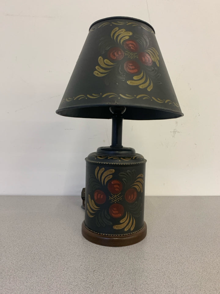 PRIMITIVE BLACK AND RED BERRIES TABLE LAMP.