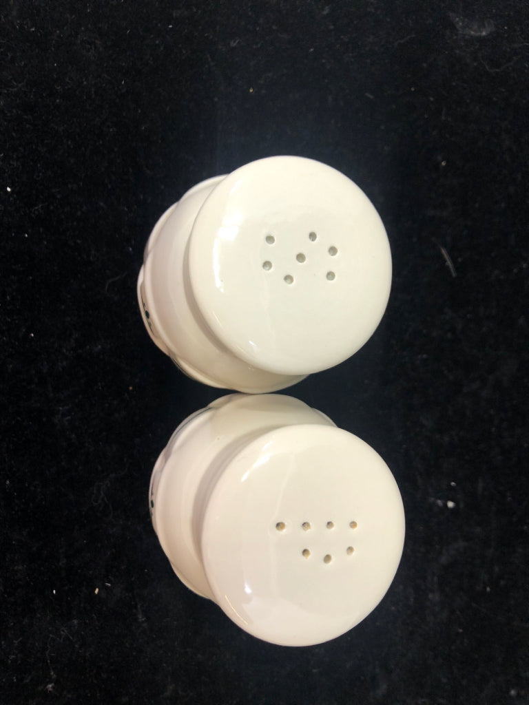 LONGABERGER S/P SHAKERS WOVEN DESIGN GREEN DETAILS.