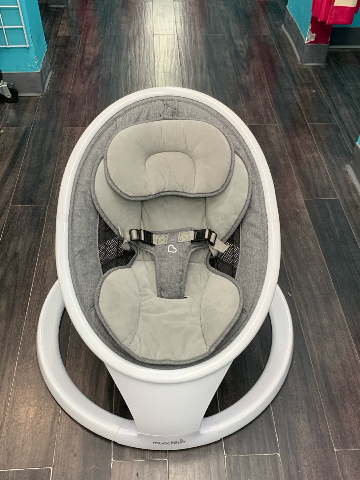 Munchkin Bluetooth Baby Swing