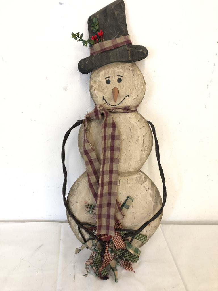 PRIMITIVE SNOWMAN WALL HANGING.