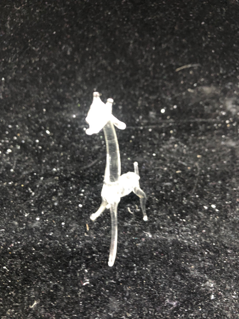 DELICATE GLASS GIRAFFE.