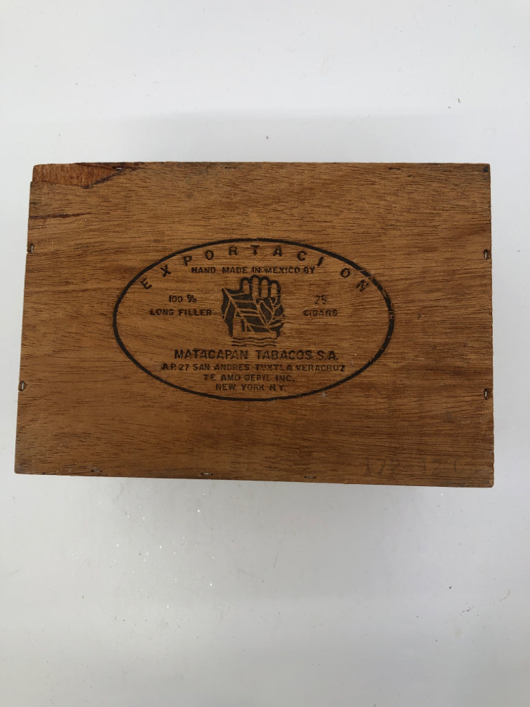 VTG TOBACCO CIGAR HOLDER WOOD BOX.