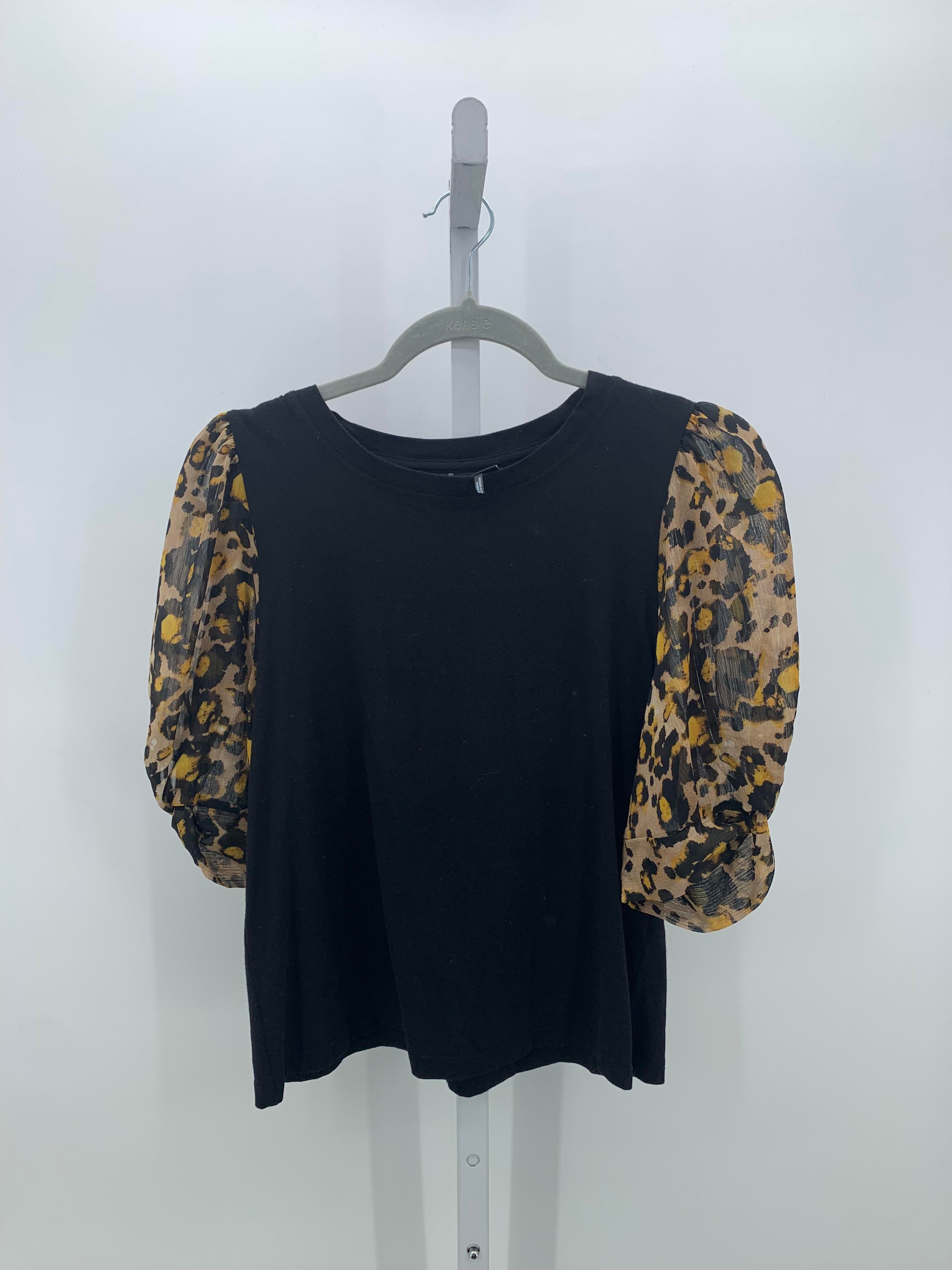 DKNY Size Medium Misses Short Sleeve Shirt