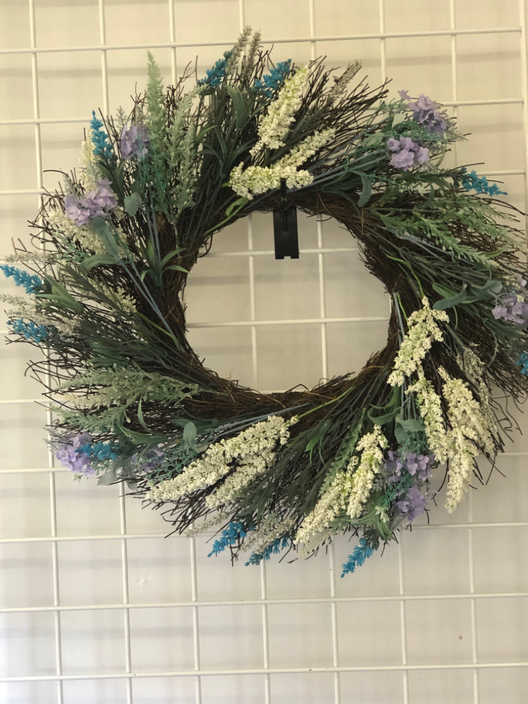 COLORFUL PIP BERRY WREATH.