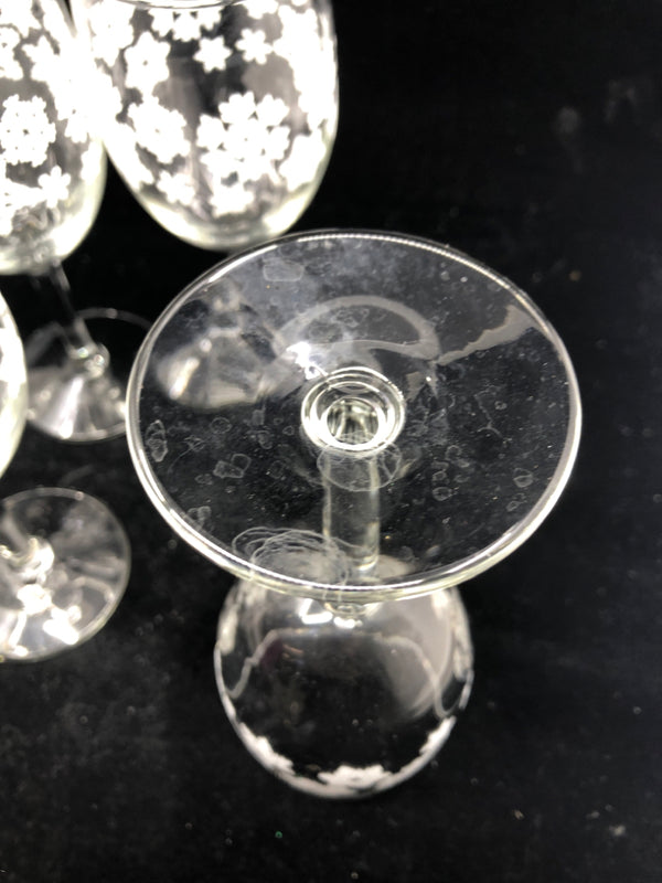 6 SNOWFLAKE WINE GLASSES.