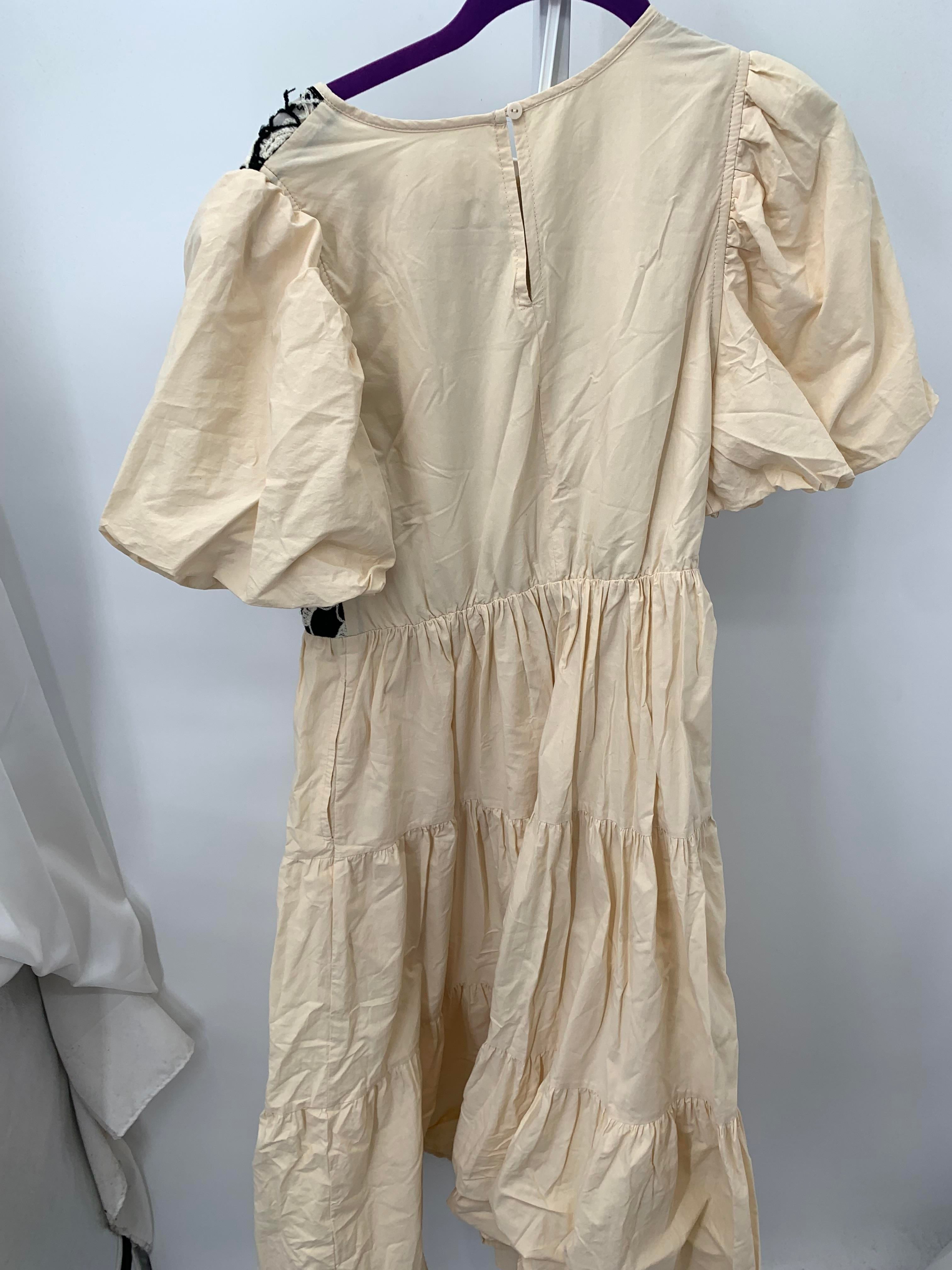 Size Small Misses Short Sleeve Dress