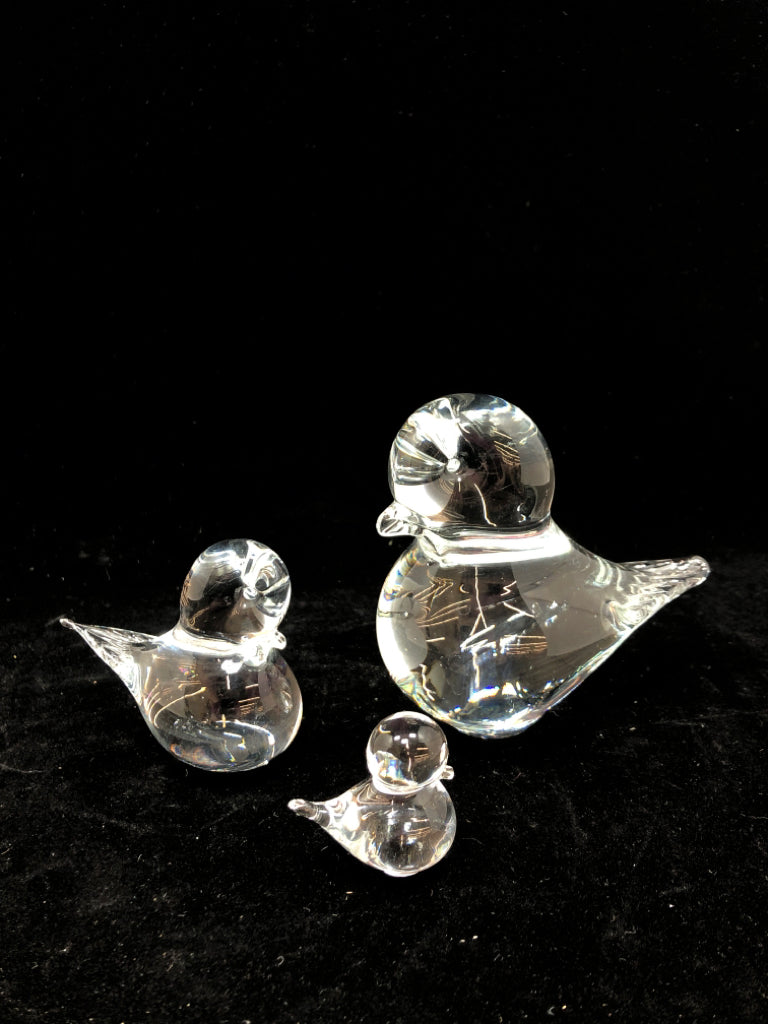 3PC CLEAR GLASS DUCK FAMILY FIGURINES.