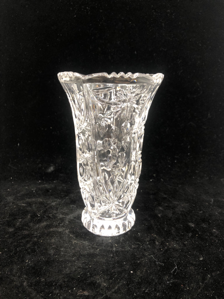 CUT GLASS VASE W/SAWTOOTH EDGE.